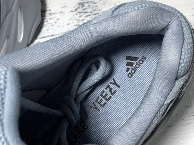 700 Boost Blue Hospital Adidas v2 Yeezy FV8424 0708